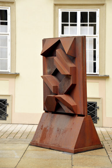 Otto Herbert Hájek, P 495 – Reliefplastik, 1977/86, iron, New Town Hall	